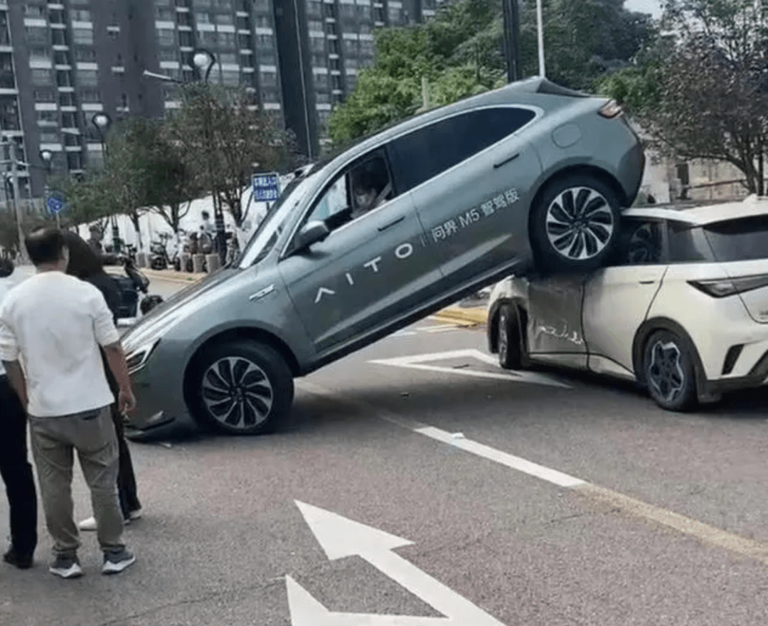 EV晨报 | 高盛、瑞银看好中国经济增长前景;多款新车将登陆广州车展;特斯拉再涨价