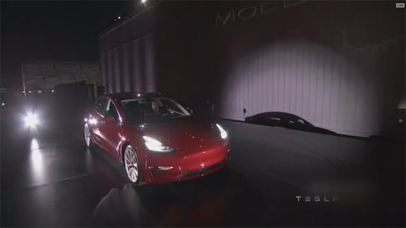 特斯拉Model3交付，3.5万美刀入手！